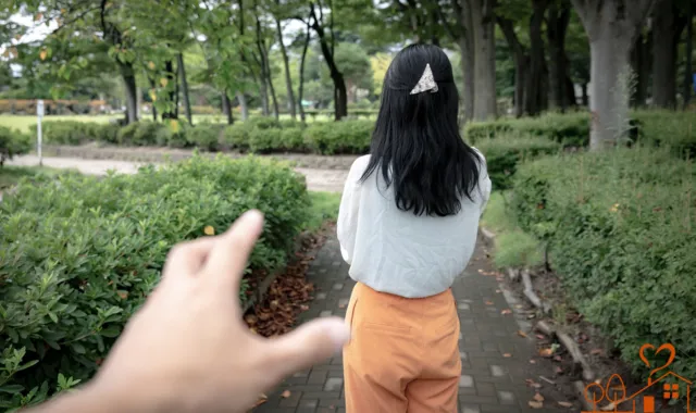 女性を襲う男性 crime
