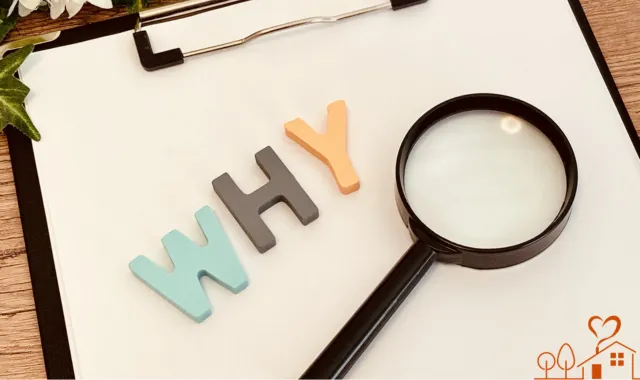 WHY?の文字と虫眼鏡