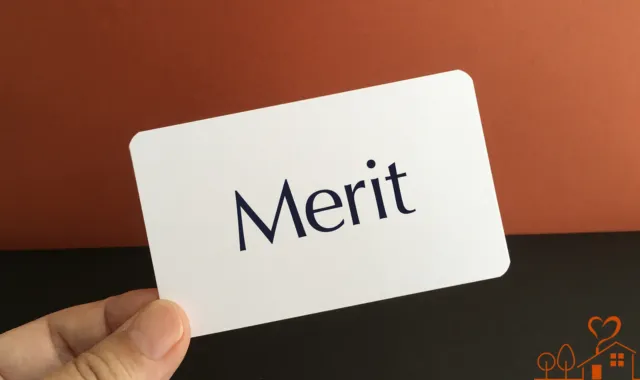 白いカードにMeritの文字