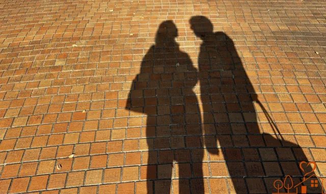 カップルの影