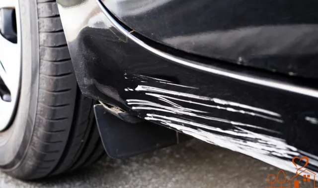 車に白い傷