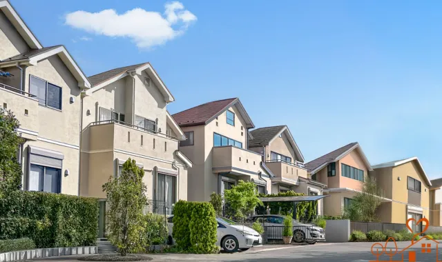 一戸建てが並ぶ