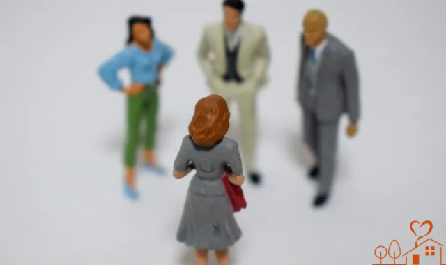 集団で嫌がらせを受ける人